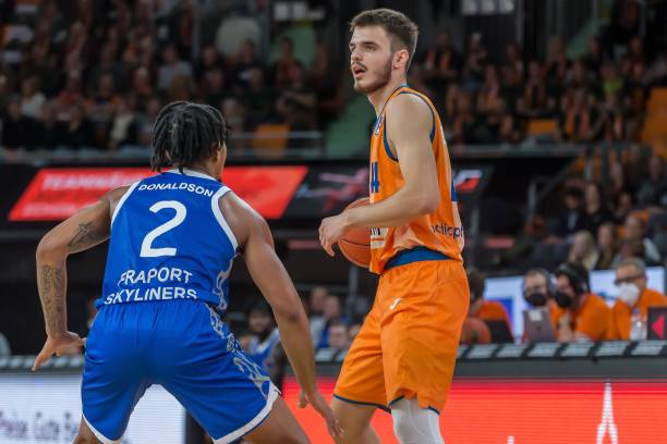 在战术方面 在战术方面